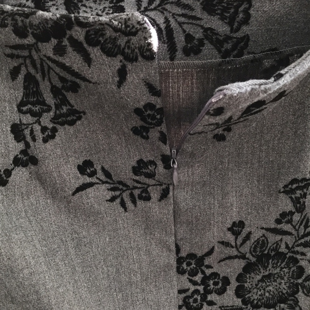 I.L.U. VINTAGE Dark Gray/Black Velvet Embroidery Floral Design Mini Skirt - 7 - Picture 9 of 14